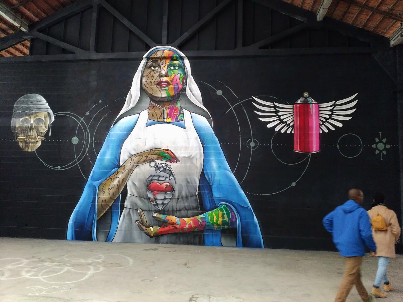 Plasticien urbain professionnel.
Né en 1974. Snake artiste indépendant autodidacte. Débute dans le Graffiti en 1990.Professionel depuis 2000.
 Pluridisciplinaire et touche a tout il pratiqua toute les discipline et forme du Graffiti, du plus technique au plus vandale… Reconnu internationalement, Snake aujourd’hui travaille toutes sortes de projets, avec de grandes collaborations institutionnelles. 