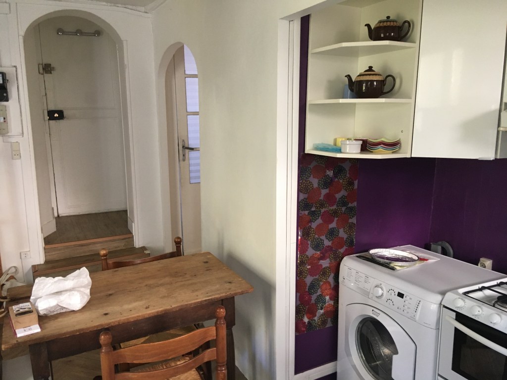 RUE GABRIELLE, 32 M2 / Appartement situé au 4e et dernier étage sans ascenseur dans un immeuble typique Montmartre.